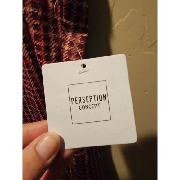 Perseption Concept sleeveless top - Picture 2 of 5